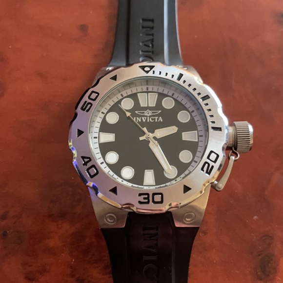 Invicta Pro Diver Model 16132, black. Needs band. - Picture 3 of 5